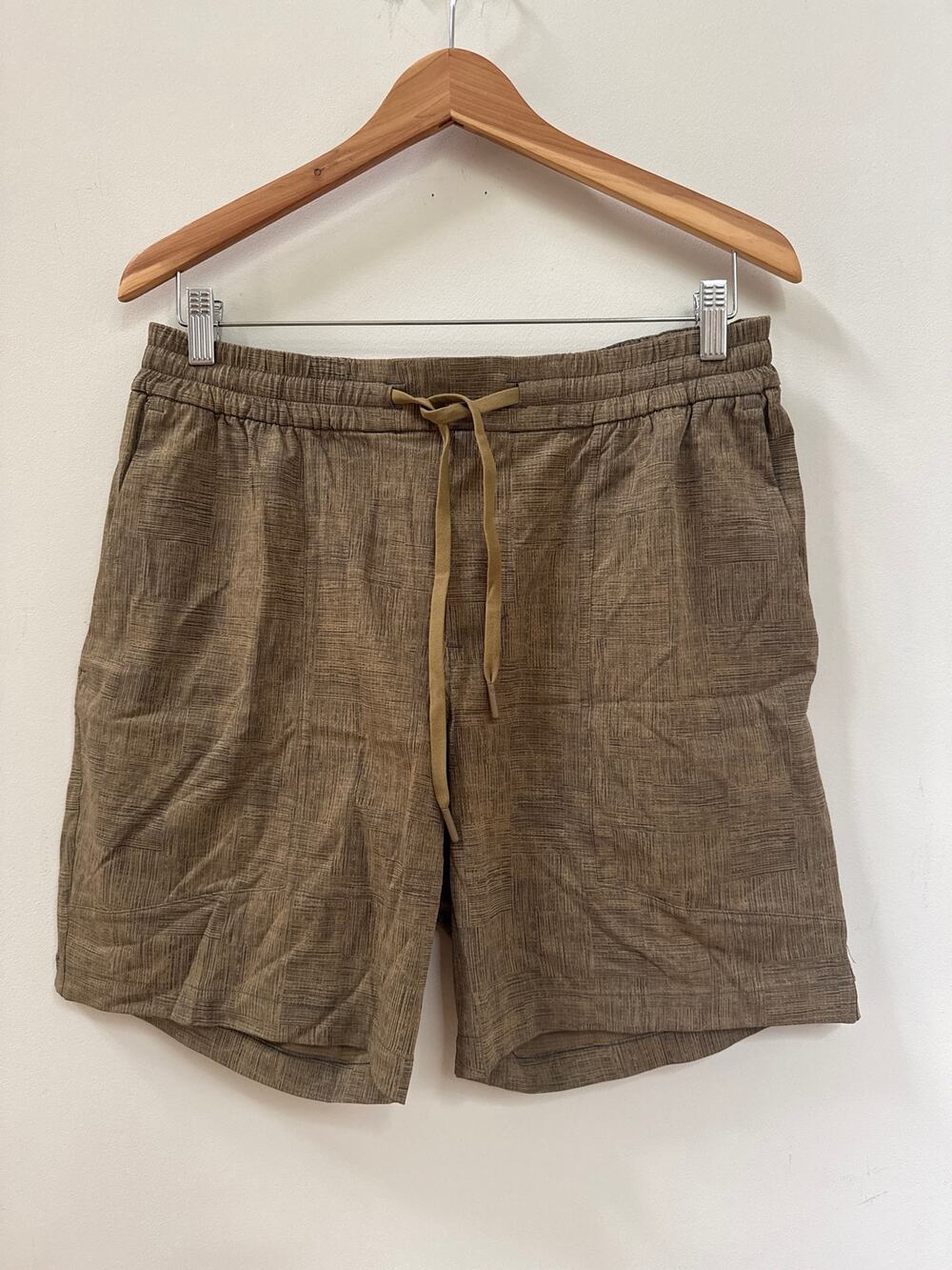 Lululemon Bowline Shorts Large Tan Stretch Drawstring Khaki Chino Athleisure